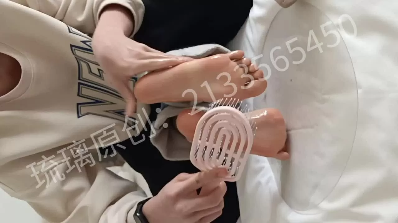 大一班长的痒刑惩_1_0~1.webp