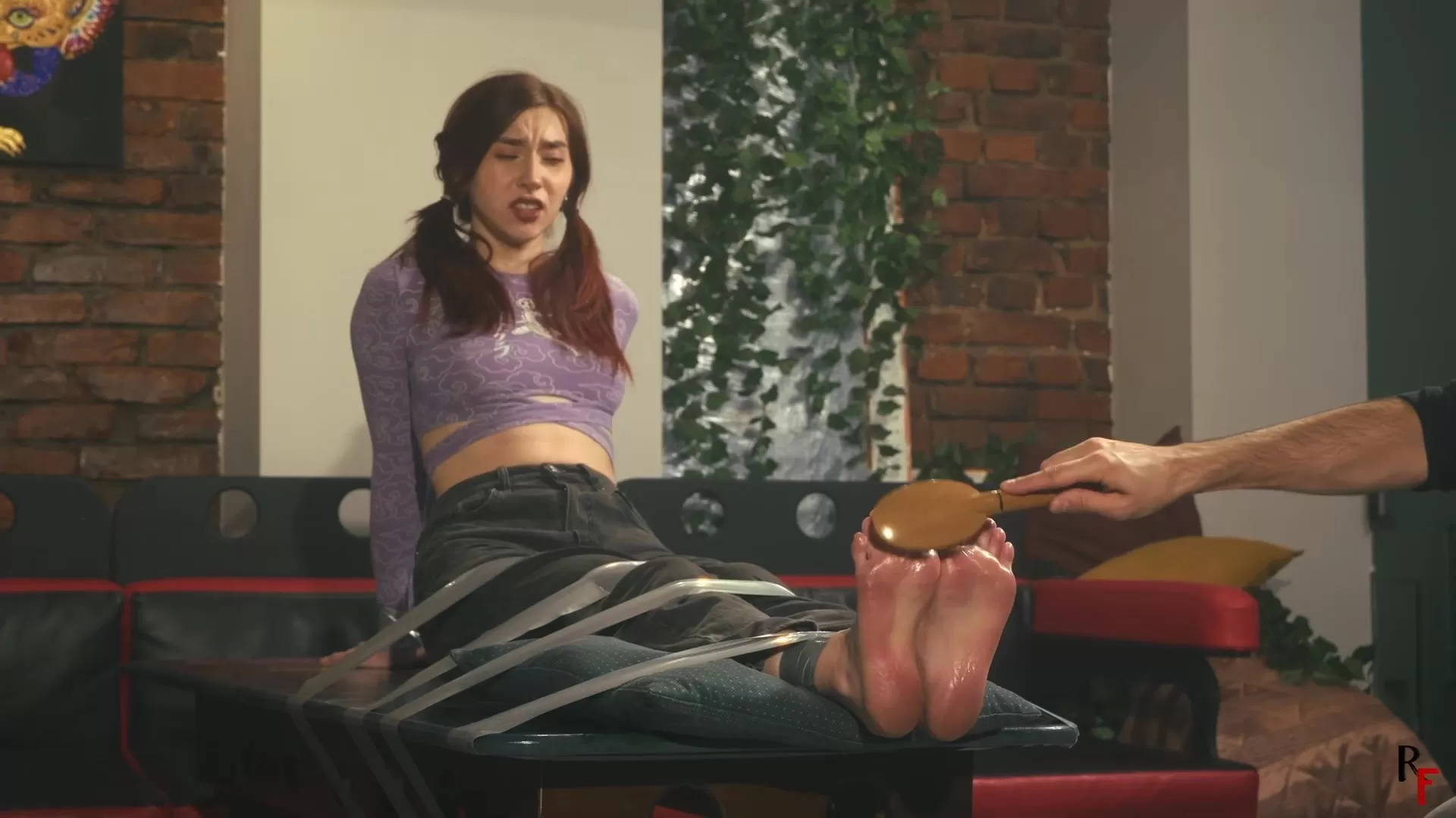 RFStudioProduction – Daria – Tickling and Bastinado for Her Big Sexy Feet.0002.webp