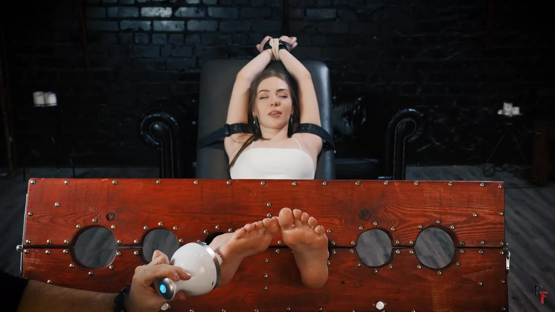RFStudioProduction – Chatty Jessica – First-Time Foot Tickling and Massage in .webp