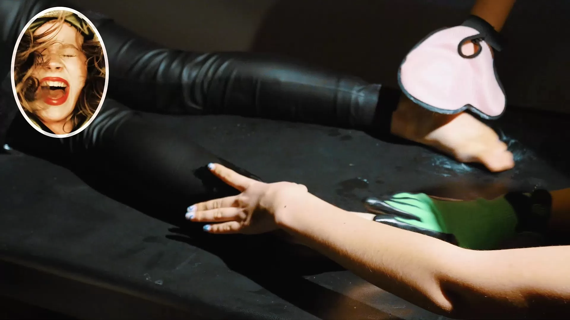 SpecialTickling – TICKLE TABLE BRIELLE.0005 - 00-08-03.webp