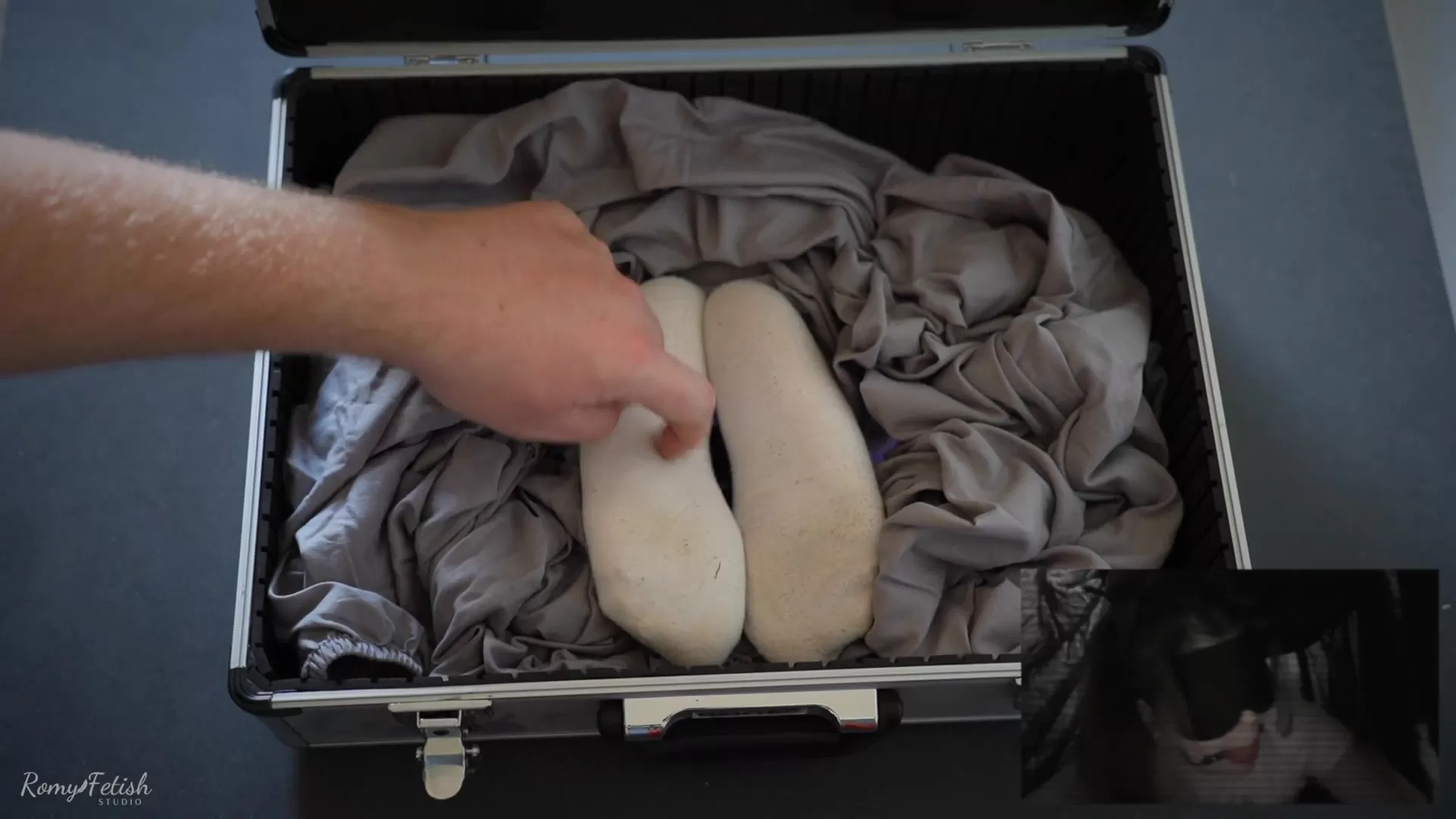RomyFetish – The amazing Tickle Box.0000 - 00-00-49.webp