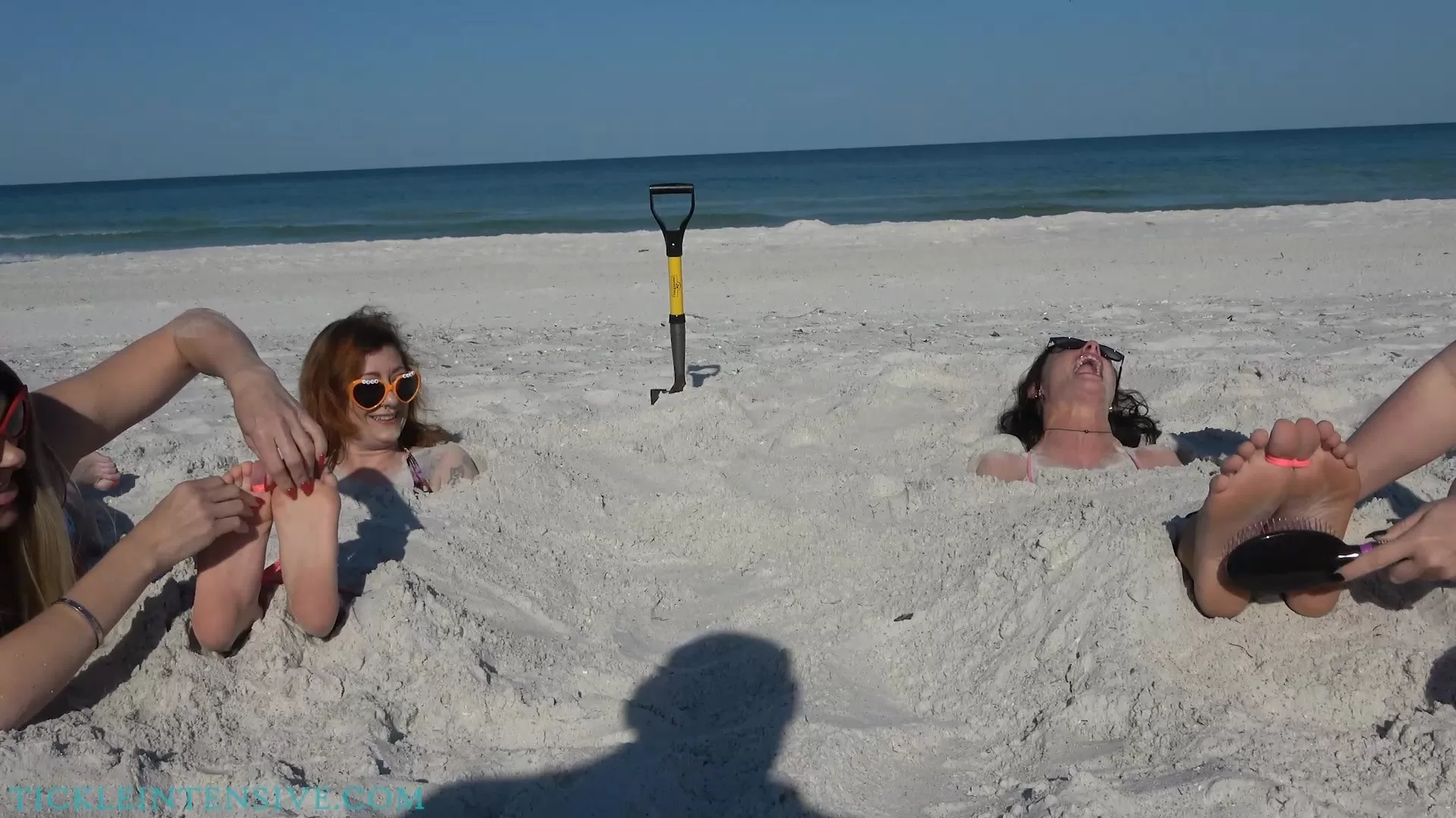 TickleIntensive – Fun in the Sun.0007 - 00-05-26.webp