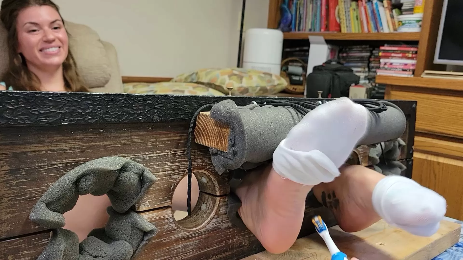 CallieSmith25tickling – Sweaty summer tickle (with reaction) part 1.mp4_snapsho.webp