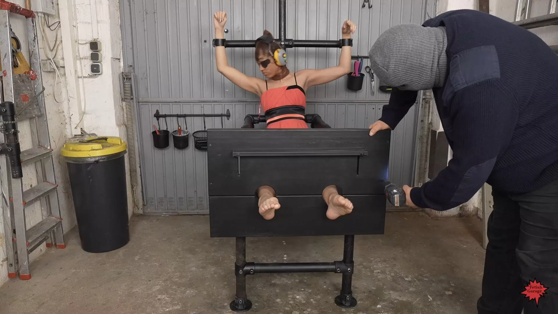 FetishGarage – Extreme tickling in our new foot pillory.mp4_snapshot_00.35.020.webp