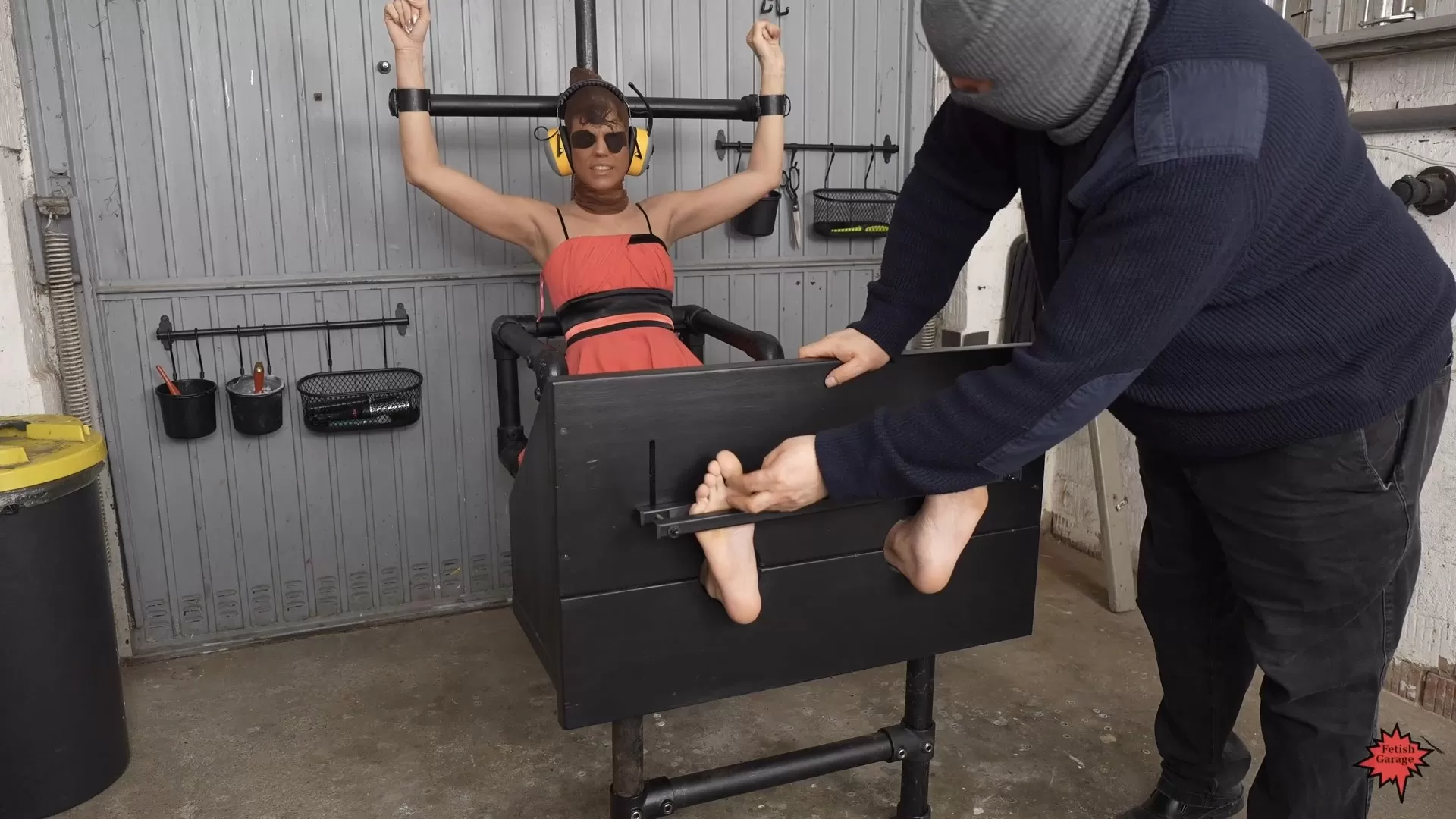 FetishGarage – Extreme tickling in our new foot pillory.mp4_snapshot_01.55.020.webp