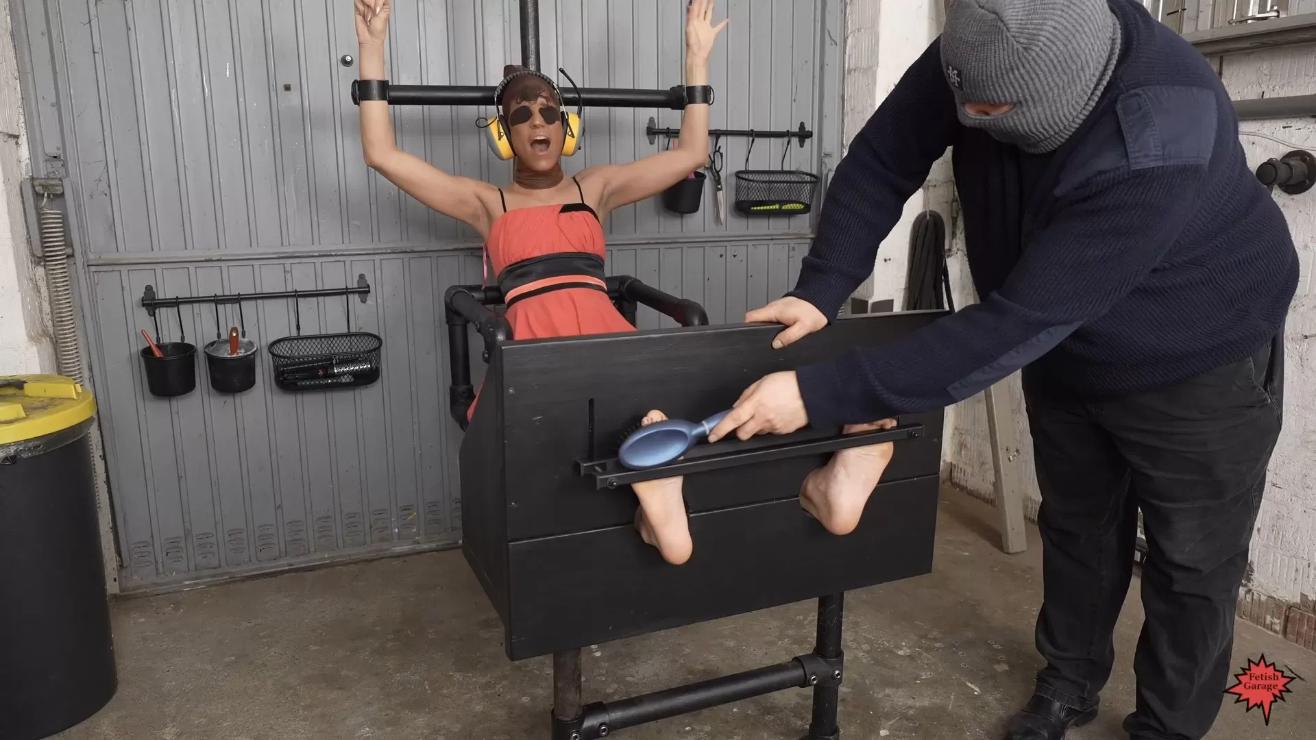 FetishGarage – Extreme tickling in our new foot pillory.mp4_snapshot_02.40.020.webp