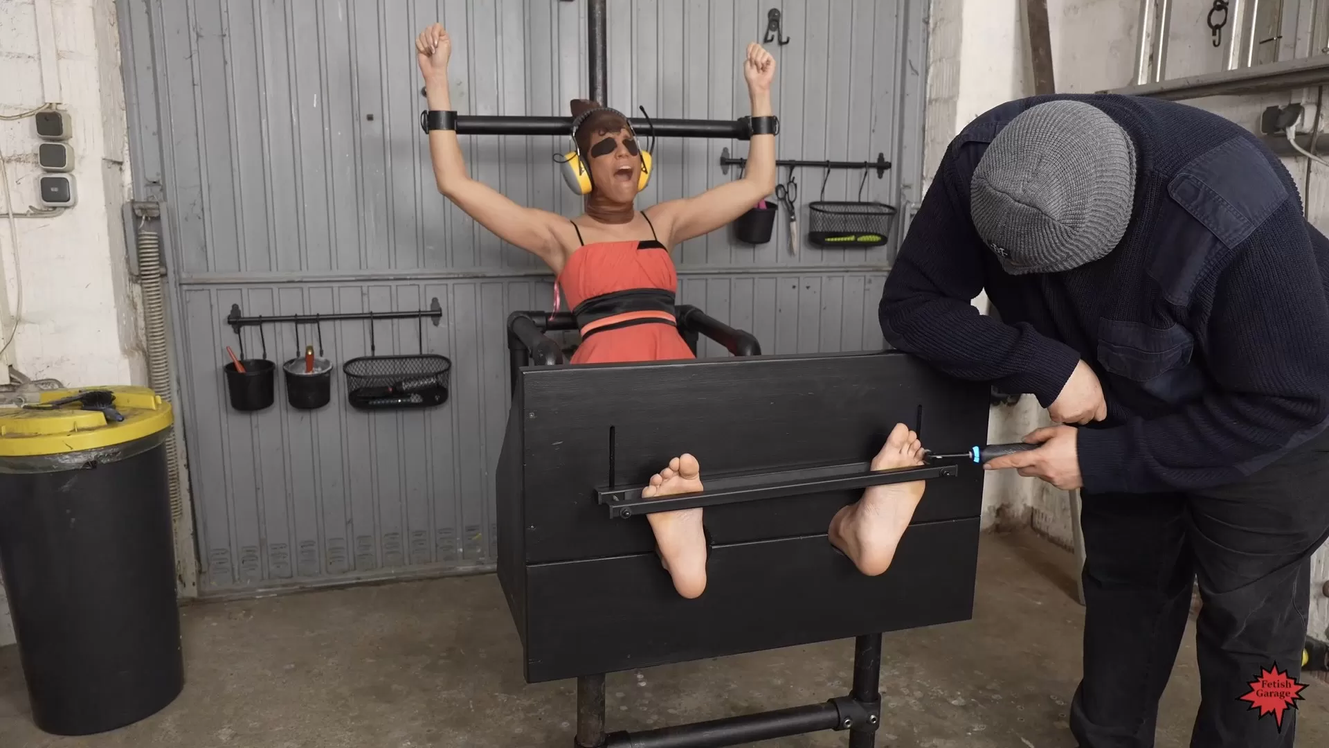 FetishGarage – Extreme tickling in our new foot pillory.mp4_snapshot_03.55.020.webp