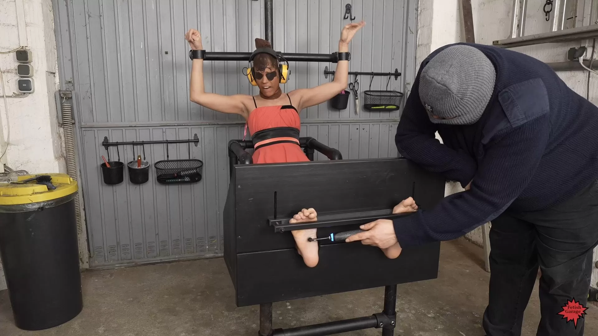 FetishGarage – Extreme tickling in our new foot pillory.mp4_snapshot_04.10.020.webp