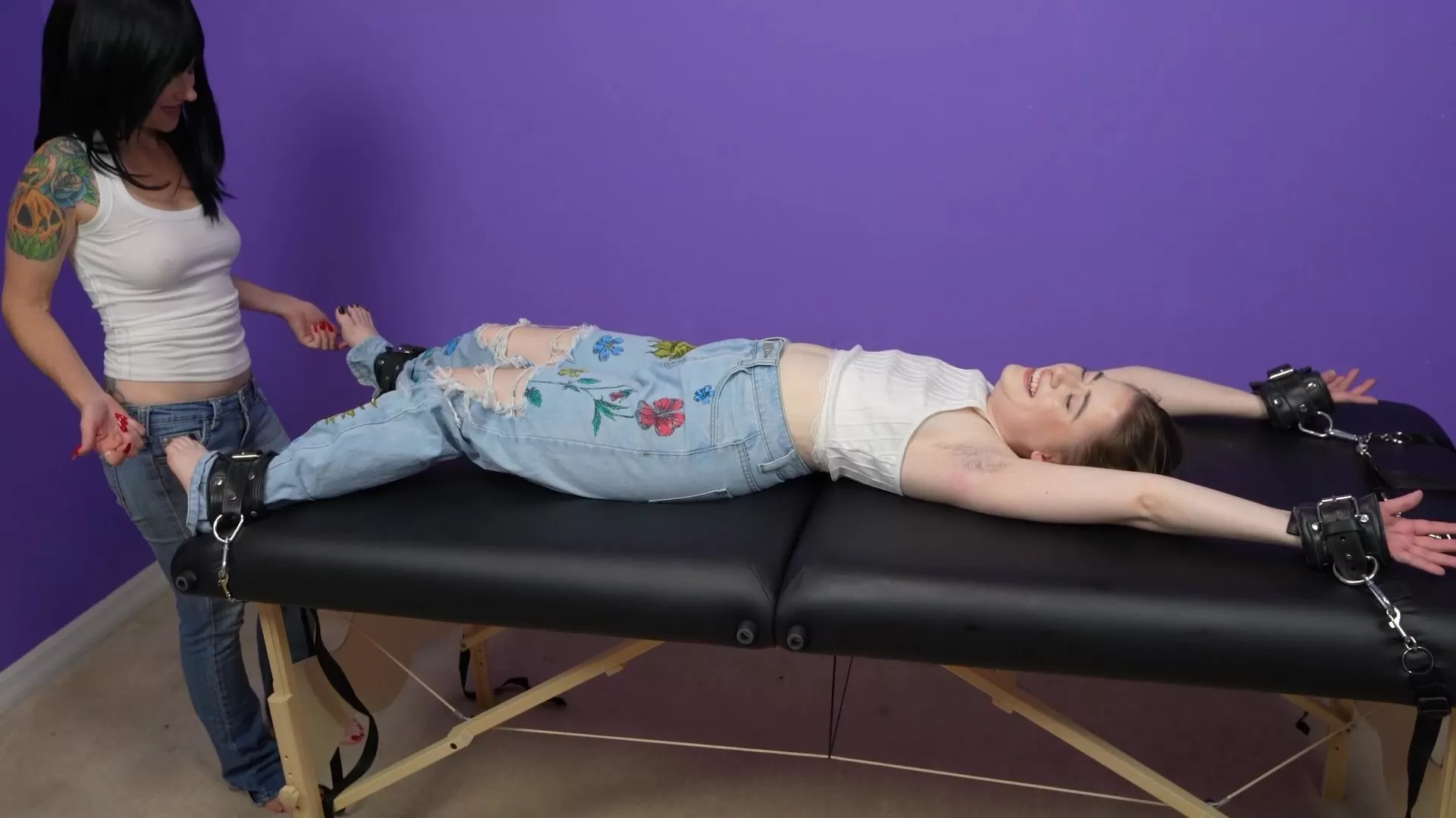 ScarlettSinnsTwistedFetishes – Tiny Ticklish Hippie Chick.0008 - 00-06-43.webp