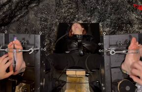 【在线播】【斯嘉丽与薇尔莉特的挠痒疗法】Fettish – Tickle Therapy – Scarlett and Violet