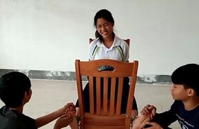 欺负姐姐实录-女孩很怕痒求饶
